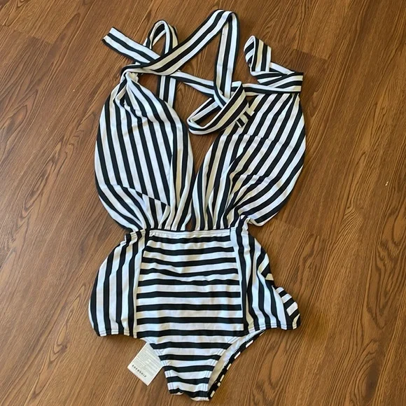 5 20 NWT COCOSHIP BATHING SUIT